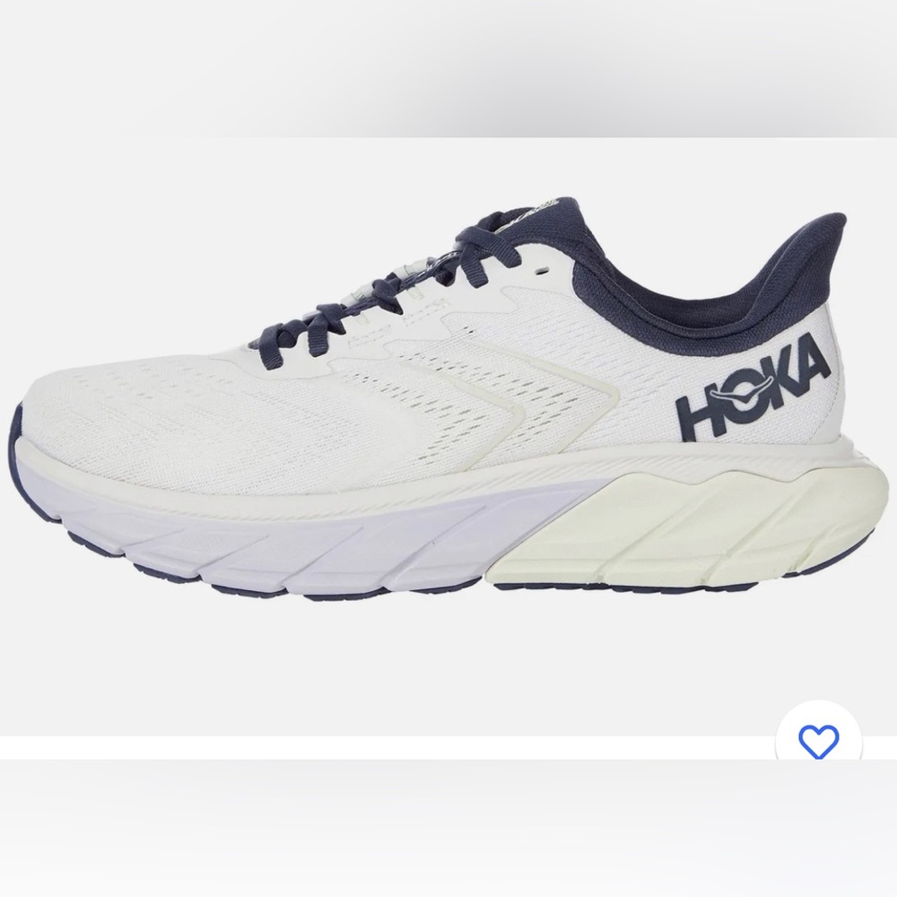 HOKA Arahi 5 tennis shoes